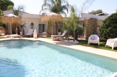 Maison avec piscine sur 587 m de terrain
