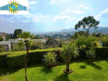 Vaste 2 pi�ces avec vue mer + cave + parking priv�
