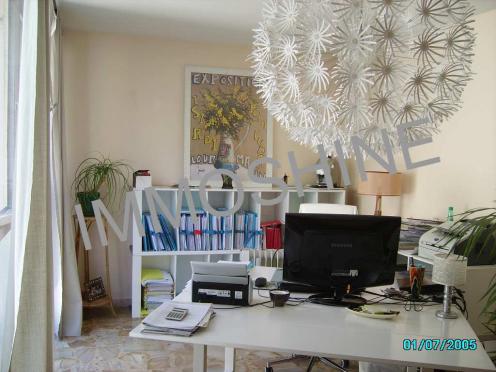 Bureau professionnel avec parking
