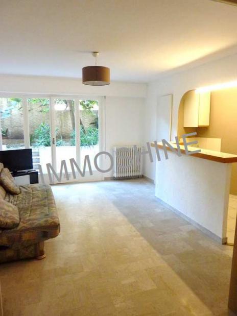 Studio meubl� en rez de jardin
