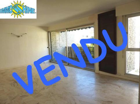 Grand 2P traversant bord de mer avec balcon
