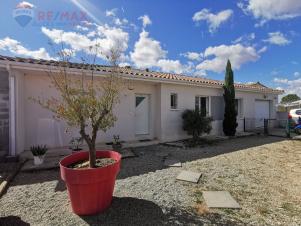 ENSEMBLE IMMOBILIER COMPOSES DE DEUX VILLAS AVEC JARDIN ET PISCINE HORS SOL
