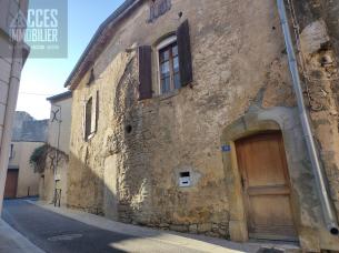 MAISON DE VILLAGE EN PIERRE AVEC JARDIN A RENOVER
