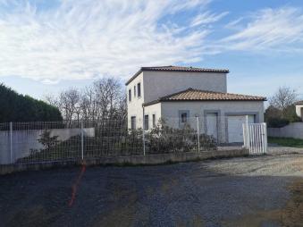 Villa de type 5 avec garage et jardin
