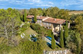 Superbe Domaine avec 3/4 Gtes et/ou CDH, park, piscine 1.5 ha
