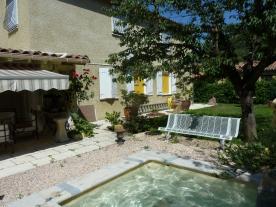 Belle villa avec studio ind�pendant.
