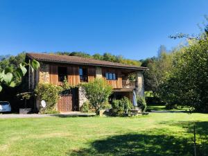 Bien rare, Ancien corps de ferme sur 2Ha9 commune de La Bastide de Serou 09140

