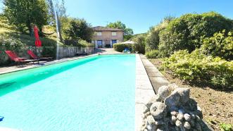 Confortable demeure de qualit� avec piscine et vues imprenables
