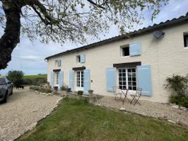 Belle maison de 4 chambres dans un cadre tranquille avec jardin, piscine et vue imprenable sur la ca