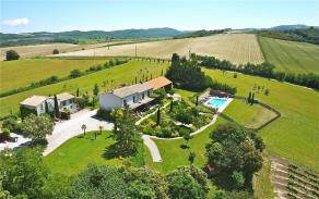 Une Propri�t� d'Exception de 5 maisons dans un environnement de r�ve.
