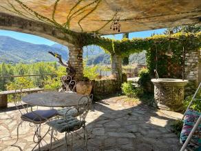 Grande maison avec piscine d�pendances au coeur de PALALDA
