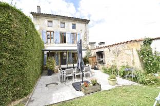 MAISON de VILLAGE avec jardin!
