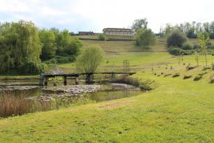 Maison individuelle avec 7 chambres, 8.4 hectares, sur la Vienne,
