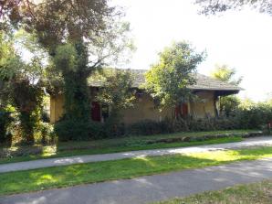 Ancien b�timent ferroviaire transform� en une spacieuse maison individuelle atypique de 4 chambres a