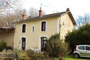 Ancienne gare, avec trois chambres.
