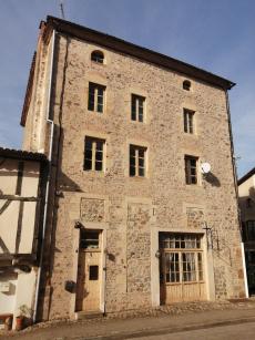Saint Germain de Confolens - Fantastique propri�t� avec opportunit�s d'affaires - chambres d&ap