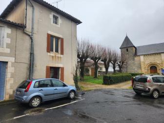 Charmante maison de village � r�nover avec jardin non attenant en bord de rivi�re
