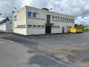 Local commercial polyvalent avec atelier et bureau � Bozouls

