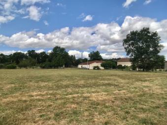 Beau terrain plat de 1300m�
