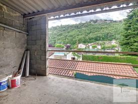 Maison de ville � r�nover avec local commercial lou�
