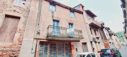 VILLECOMTAL - MAISON DE VILLAGE A RENOVER DE 140m�
