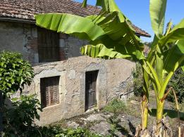 Pradines, maison en pierre � r�nover avec terrain et 2 puits
