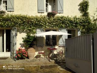 Maison de village avec jardin intime
