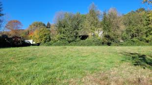 Terrain constructible d'environ 1200 m�
