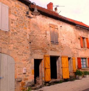 Maison en pierres � r�nover, secteur de Caylus
