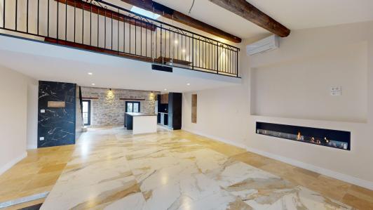 Loft enti�rement r�nov� avec terrasse-vue Cit� de Carcassonne.
