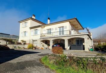 Jolie maison r�nov�e avec jardin et garage
