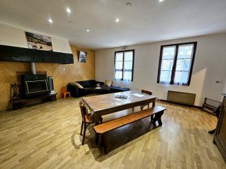 Belle maison dans un village m�di�val
