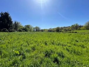 Terrain constructible de 8903m� � 5 mn de Pompadour
