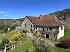 Ancienne ferme - 2 maisons ind�pendantes - 1 immense grange
