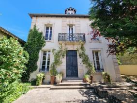 Maison de Ma�tre classique de 6 chambres, r�nov�e avec go�t, jardin, piscine et historique de locati