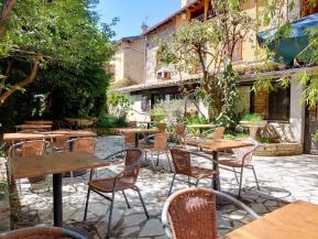 H�tel-Restaurant � Monts�gur
