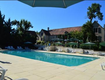 Domaine entre Lot et Dordogne avec camping  4*
