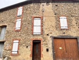 Grande maison de village, renovation � finir. 
