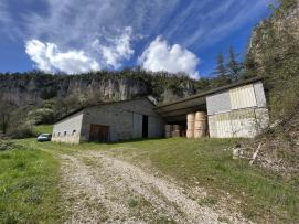 Proche Cajarc, hangar de plus de 400m�
