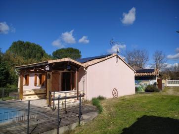 Maison r�cente avec piscine + d�pendances
