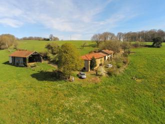 Corps de ferme sur plus de 12 hectares de terres
