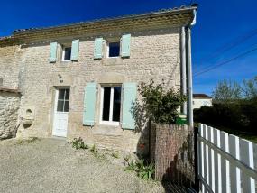 Maison charmante entirement rnove, 2 chambres, petit terrain
