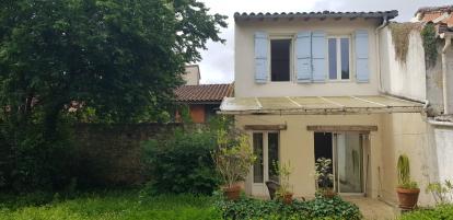 CENTRE-VILLE DE CONDOM AVEC JARDIN ET PUITS
