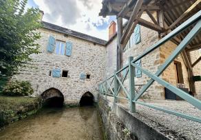 Tr�s joli moulin et sa d�pendance
