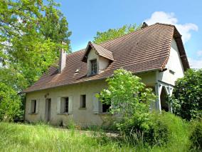 Maison traditionnelle avec piscine et grand jardin arbor
