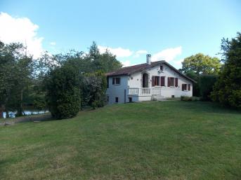 Rare opportunit� d'acheter une maison individuelle avec 1 hectare de terrain attenant et un �ta