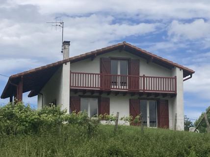 Maison � fort potentiel � 2 mn du bourg
