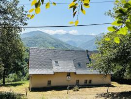Maison contemporaine niche  870m d'altitude 09800 Galey.
