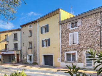 Villes-sur-Auzon, maison de village renove avec terrasse
