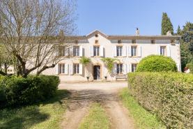 Jolie Domaine renov�e + 500 M2, maison d'amis, piscine, parc 1.5ha
